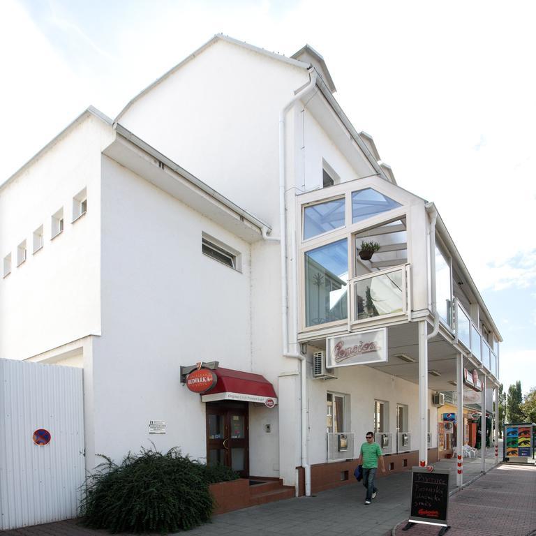 Penzion Budvarka Hotel Hodonin Exterior photo